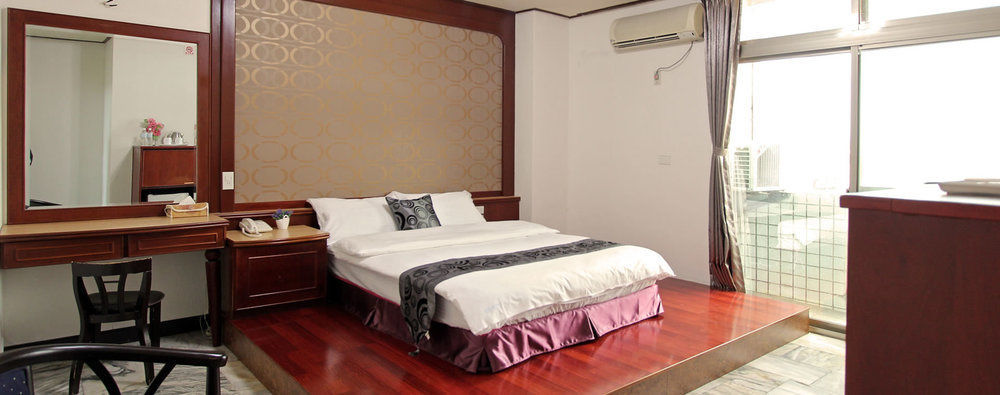 陶陶居商旅 Tautauchu Hotel Хуалянь Екстер'єр фото