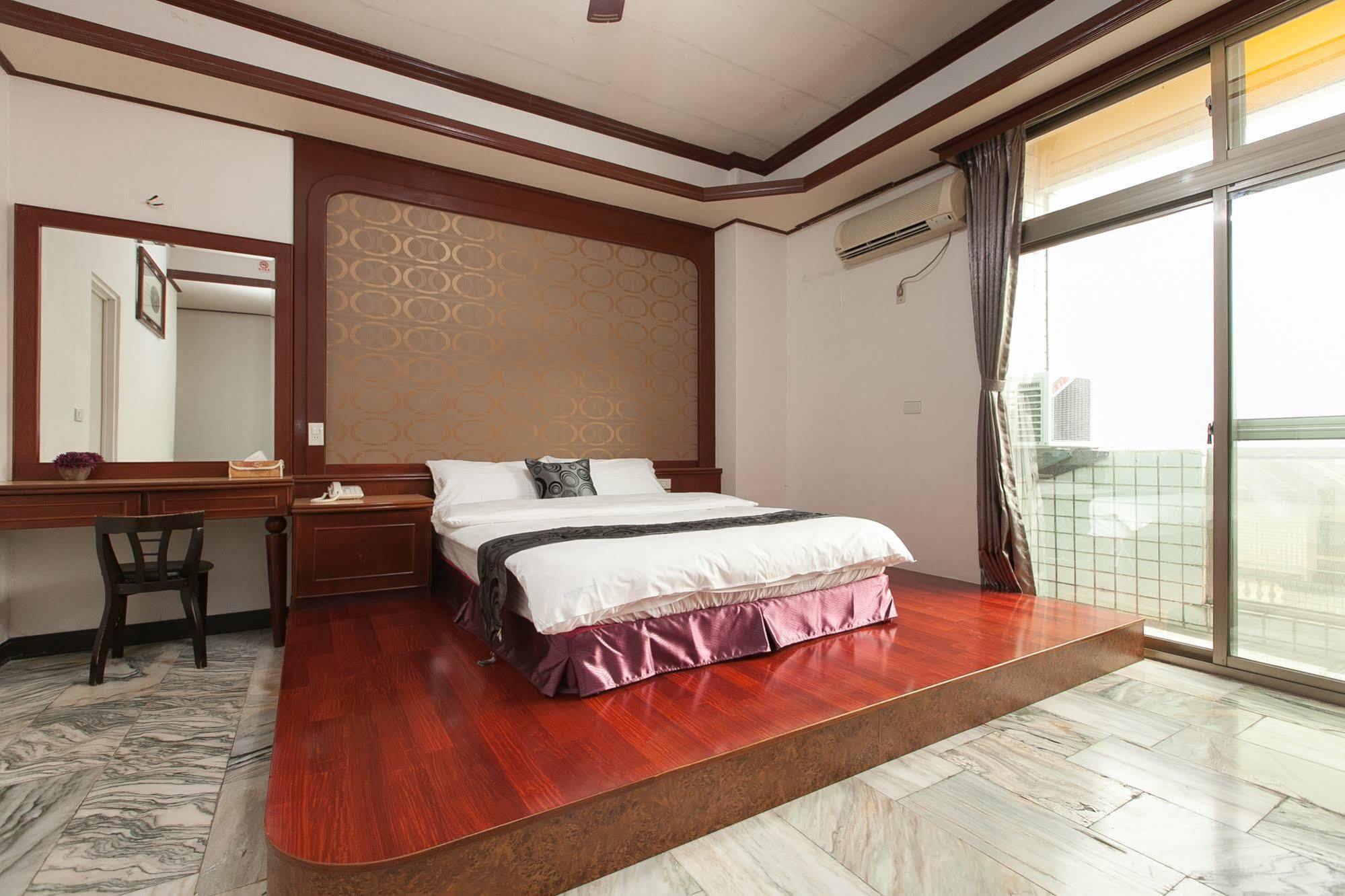 陶陶居商旅 Tautauchu Hotel Хуалянь Екстер'єр фото
