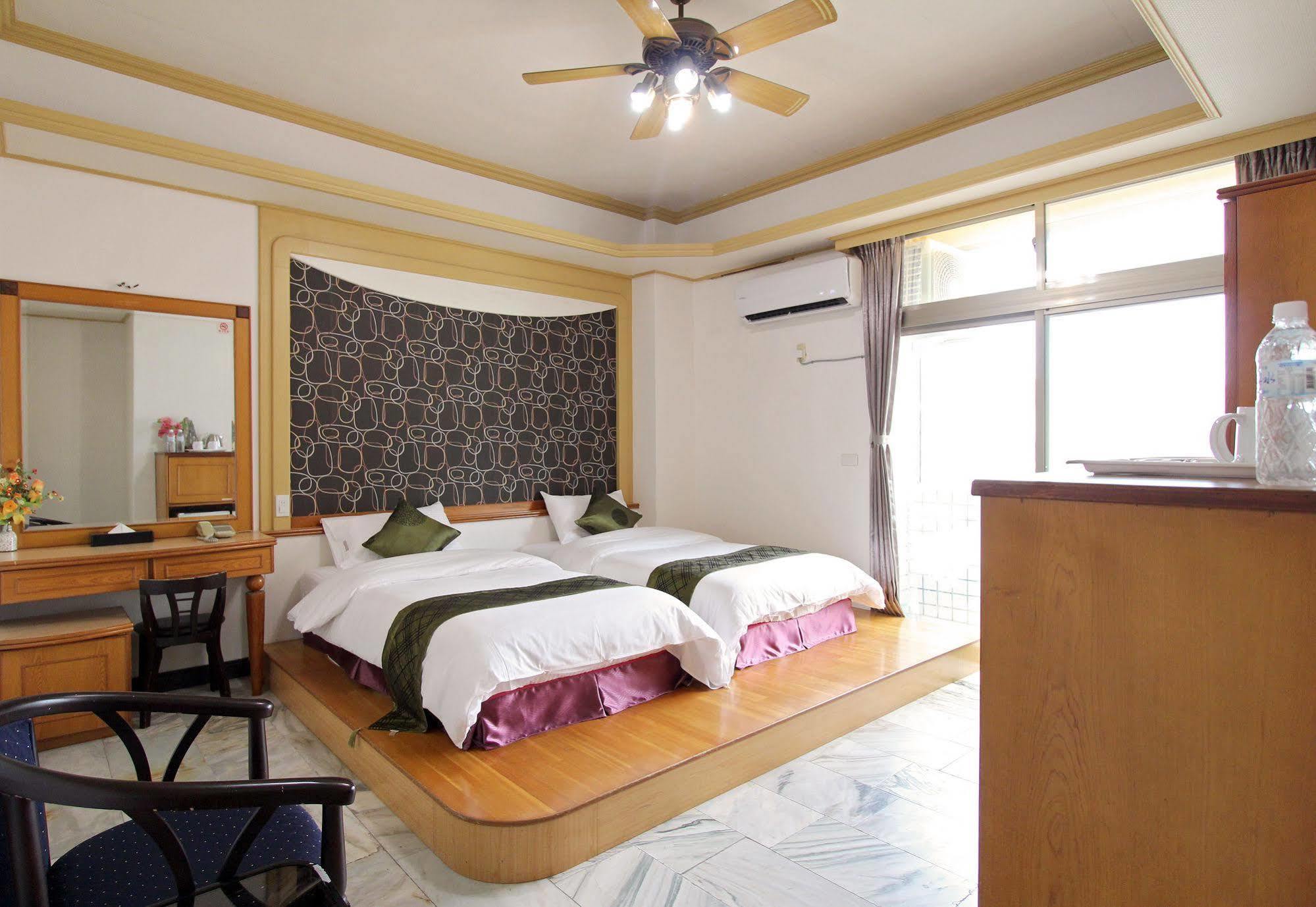 陶陶居商旅 Tautauchu Hotel Хуалянь Екстер'єр фото