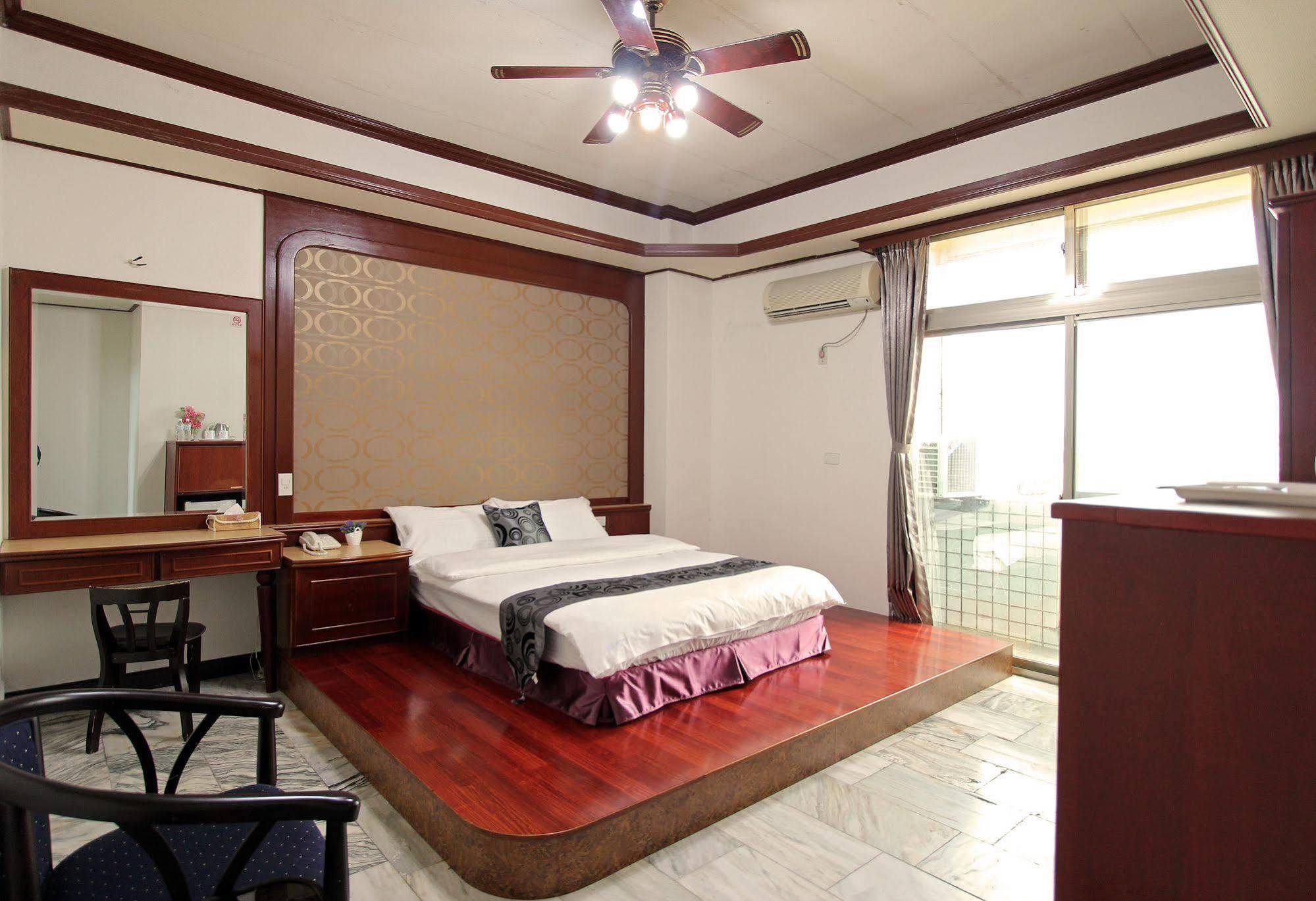 陶陶居商旅 Tautauchu Hotel Хуалянь Екстер'єр фото