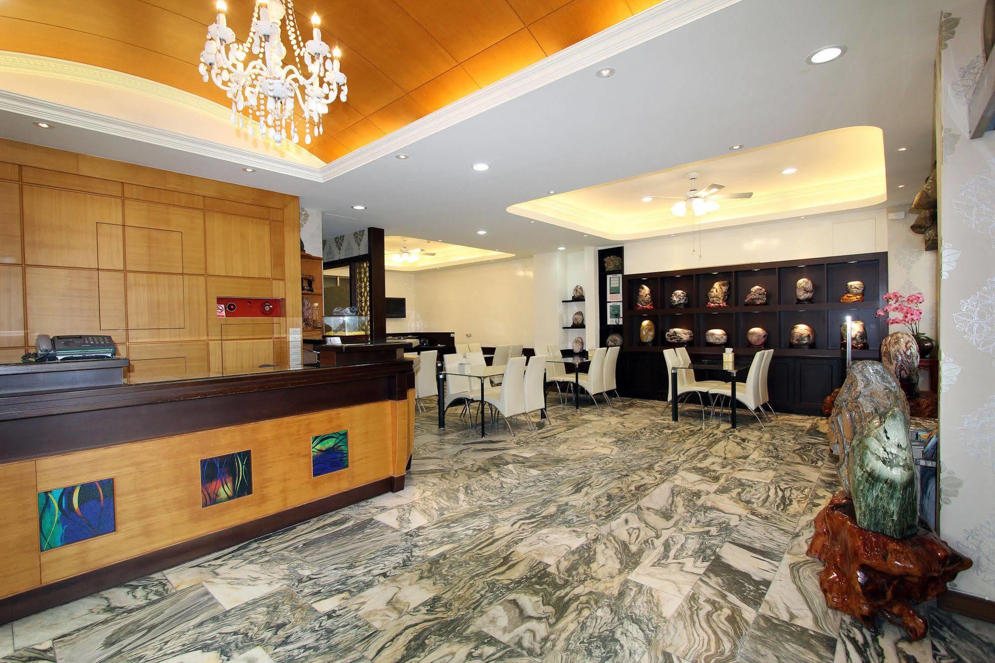 陶陶居商旅 Tautauchu Hotel Хуалянь Екстер'єр фото