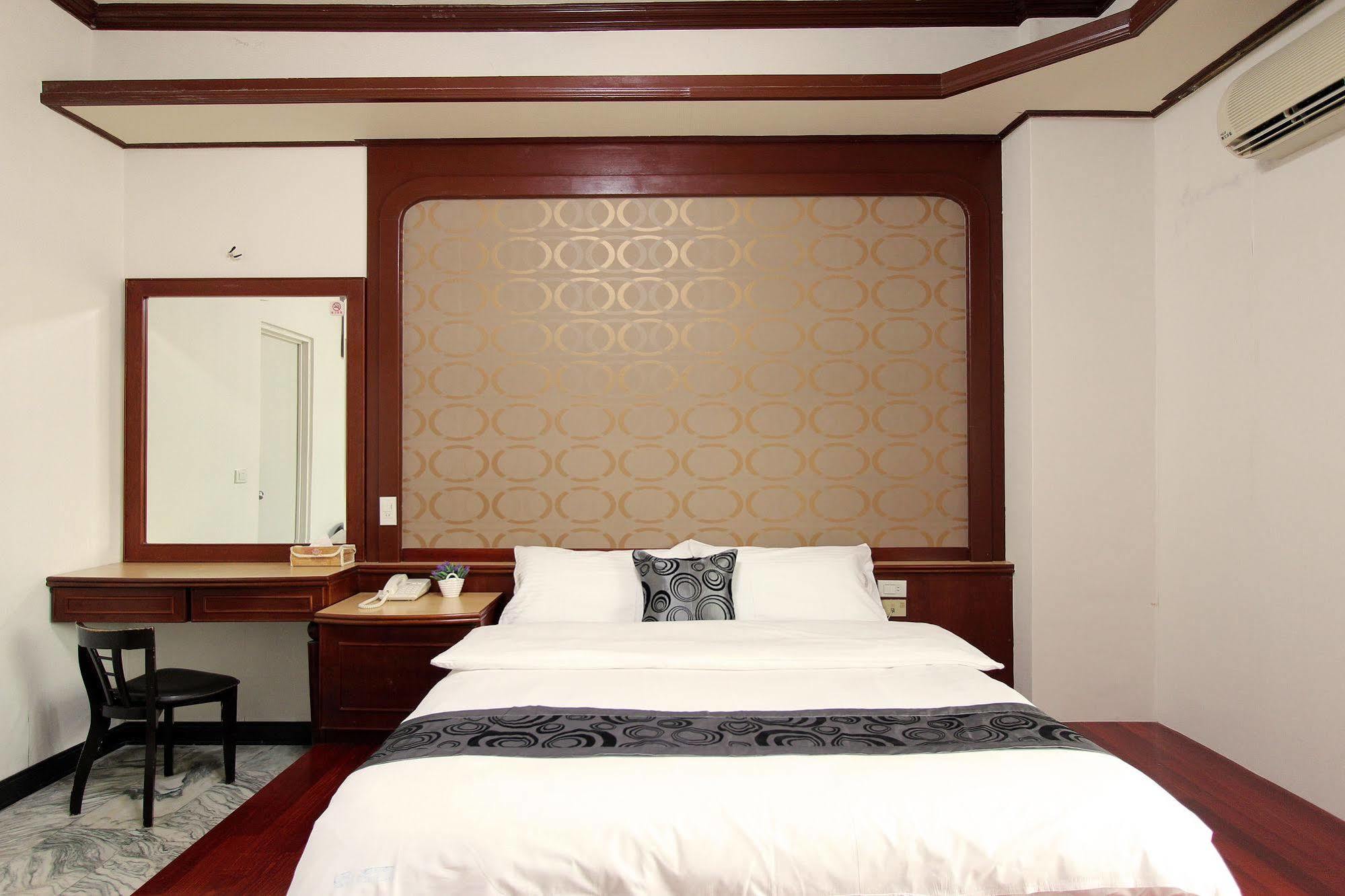陶陶居商旅 Tautauchu Hotel Хуалянь Екстер'єр фото