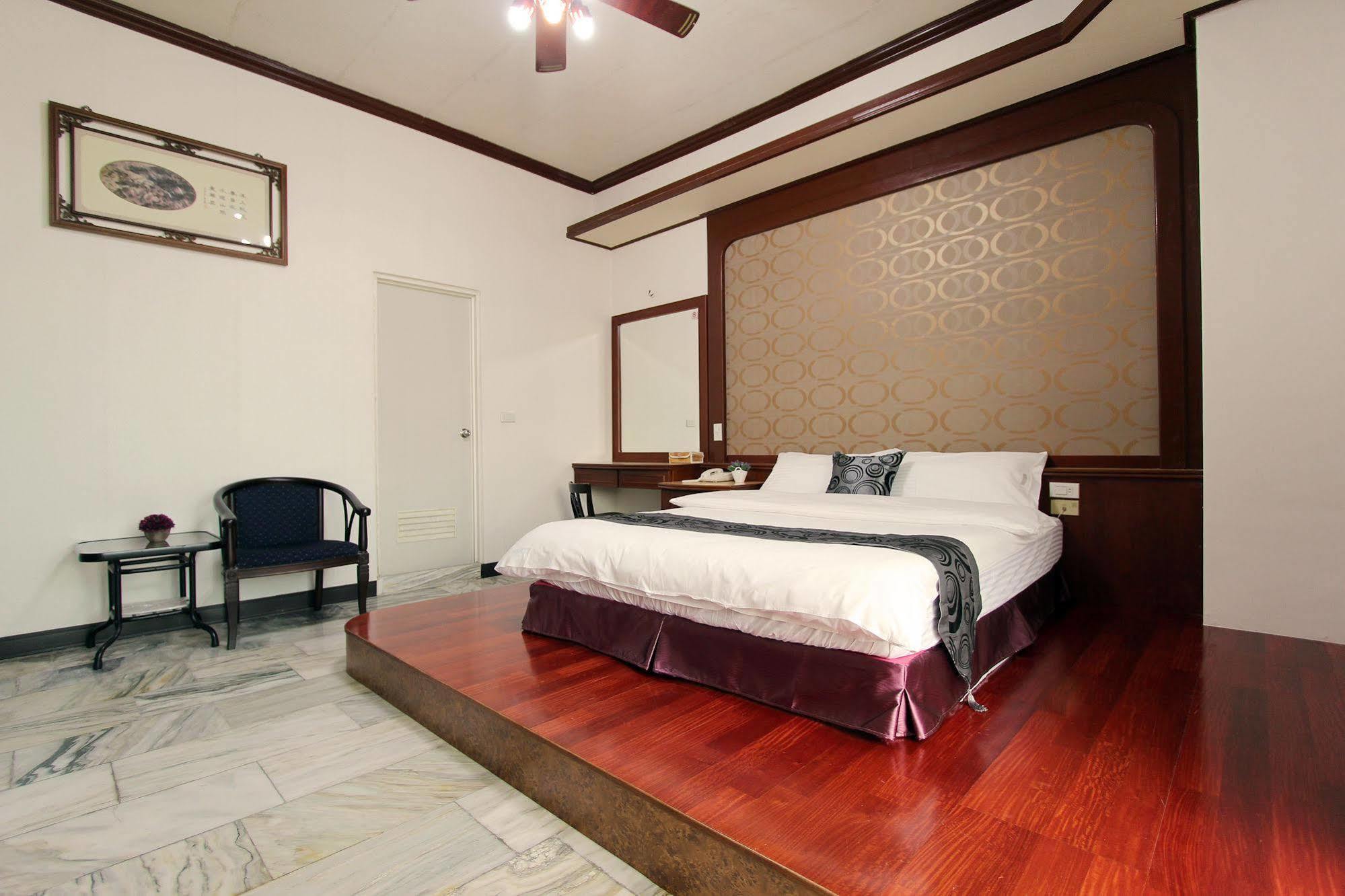 陶陶居商旅 Tautauchu Hotel Хуалянь Екстер'єр фото
